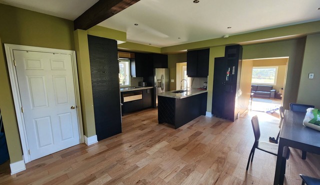 4 bedroom house on the madriver/tubing/🏊‍♀️/30 + acres/lots to do