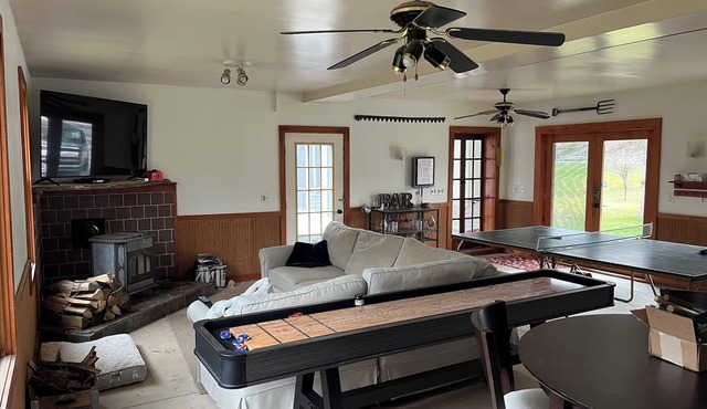 4 Bedroom House on the Mill River with Game Room - 10 Minutes from Okemo