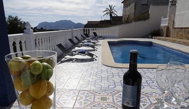4 Bedroom House private pool, BBQ, sleeps 8 8 minute walk into the village