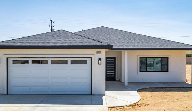 4-bedroom house in delightful California City with AC