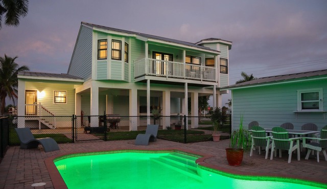 4-bedroom house with pool steps from the dock!