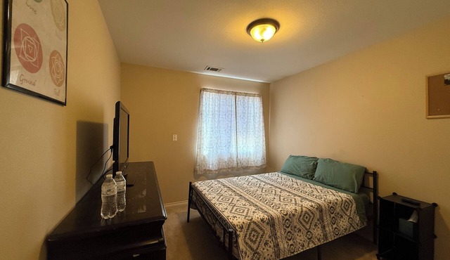 4-bedroom house in marvelous Grand Junction with AC, WiFi
