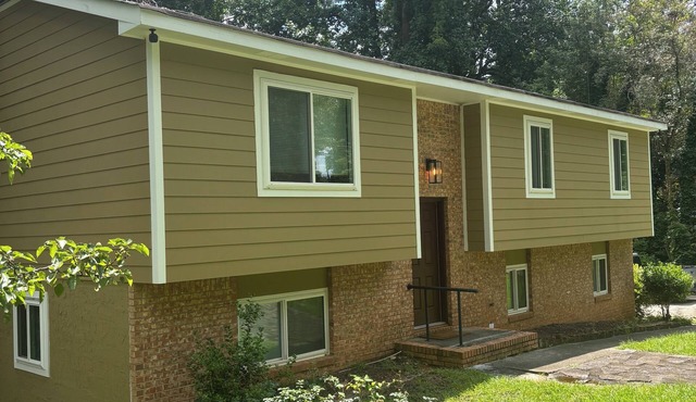 4-bedroom house in charming Stone Mountain with AC, WiFi, 32 mins from FIFA venu