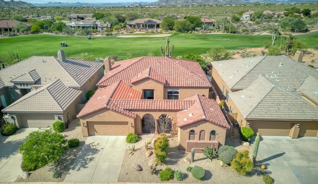 4-bedroom house w/separate full bed & bath Casita. Pool & Hot tub. Scottsdale