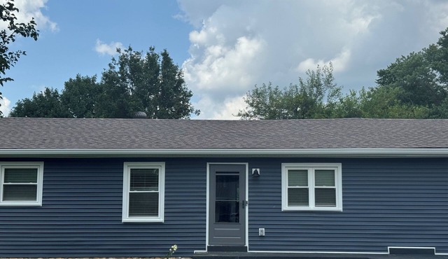 4-bedroom house, WiFi, AC in Bowling Green located less than 1/2 mile from WKU