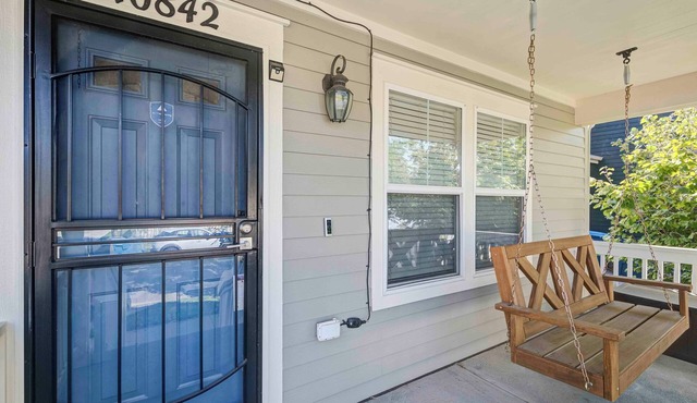 4-bedroom house w/Hot Tub, Patio, Fire pit, King Master
