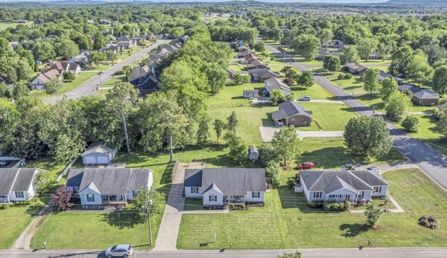4-bedroom house with 2 King beds in enchanting Murfreesboro. Welcome home!