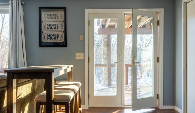 4-bedroom house with stunning panoramic River Views w/Movie room and Game Room