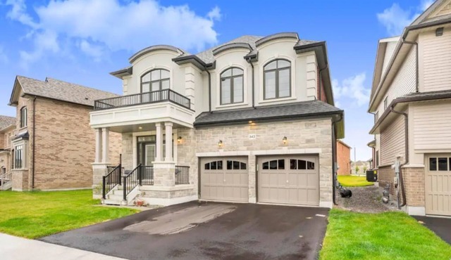 4 bedroom house with free parking on premises