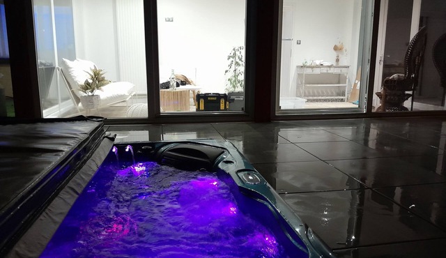 4-bedroom house with private jacuzzi near the Mirecourt auto/moto circuit