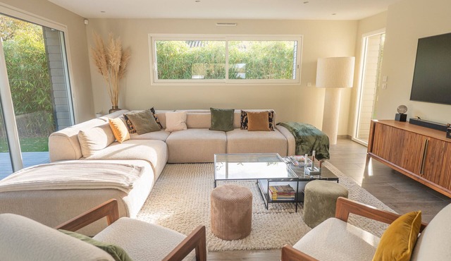 4-Bedroom House with Pool and Garden near Beach