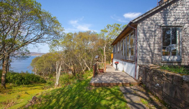 4 Bedroom House with Private Gardens and Sea Views