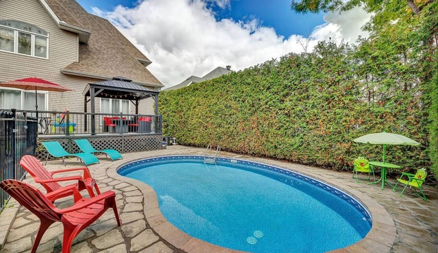 4 bedroom house with heated pool and gym