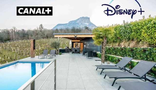 4-bedroom house with jacuzzi, private pool and sauna