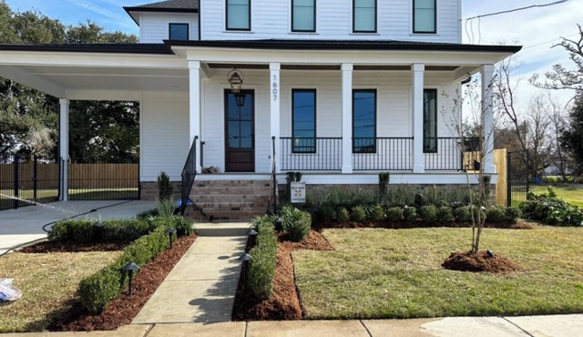 4-bedroom house with luxury pool. 10 minutes away New Orleans