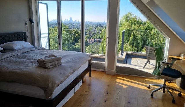 4 Bedroom House With Stunning Views OF London