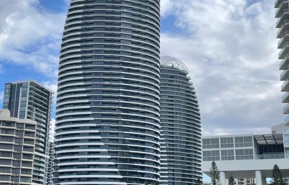 4 Bedroom Huge Sub Penthouse Oracle Level 31 Magnif VIEWS 260m2 Family Skyhome Sleeps 8 Adults and 2 Children, Sofa Bed Portacot, High Chair Central to Everything Resort Skyhome 5 STAR Luxury