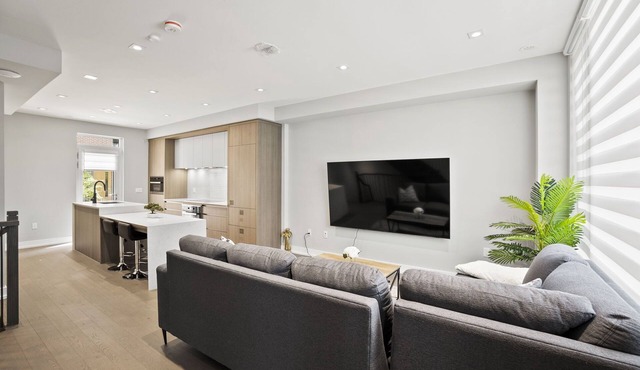4 Bedroom In Downtown Toronto