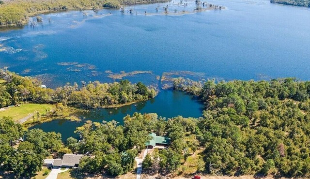 4-bedroom Lake House 45 Minutes from the Beach!