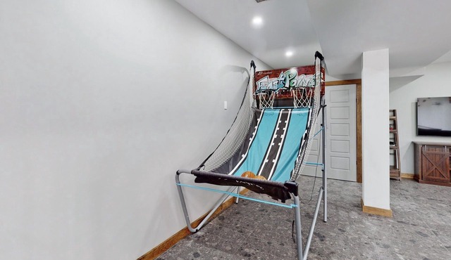 4 Bedroom Lakefront Townhouse Cottage