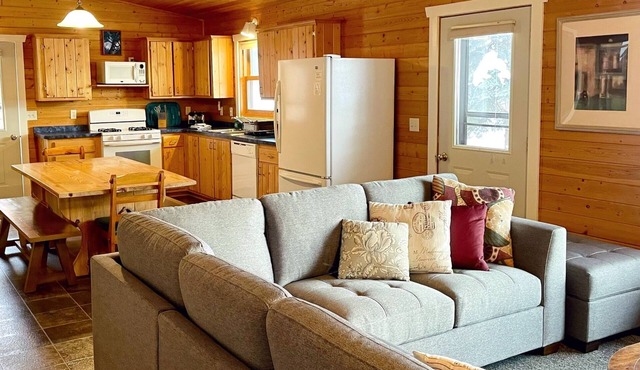 4-Bedroom Lakefront Cabin with Gas Fireplace in Nisswa, MN- Minutes from Gull Lk