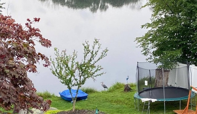 4 Bedroom Lakefront home retreat with outdoor amenities in the NYC region.