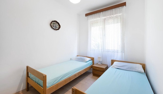 4 bedroom lovely apartment in Pirovac