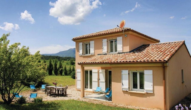 4 bedroom lovely home in Saint Roman