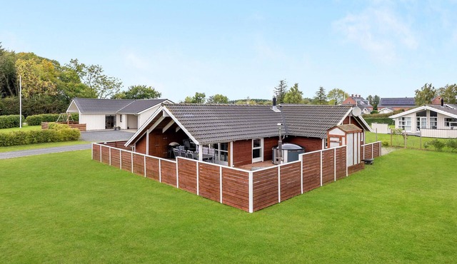 4 bedroom lovely home in Juelsminde