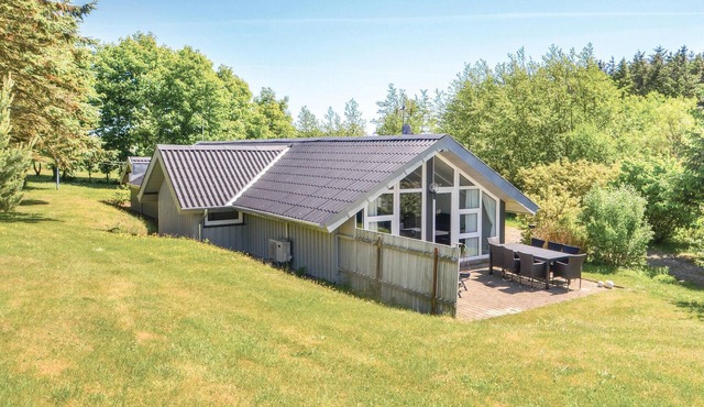 4 bedroom lovely home in Spøttrup