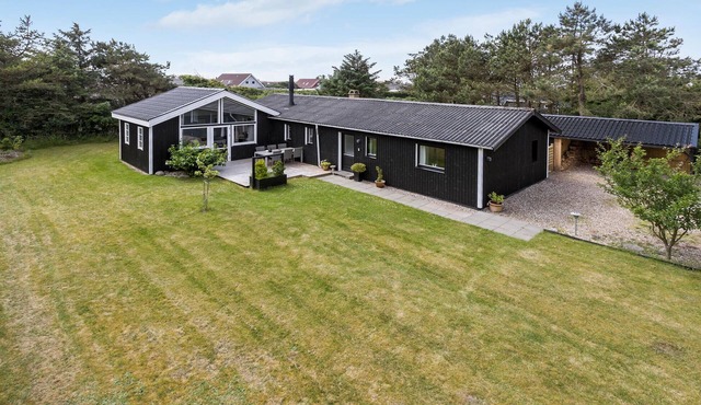 4 bedroom lovely home in Vestervig