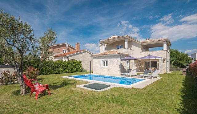 4 bedroom lovely home in Krancici