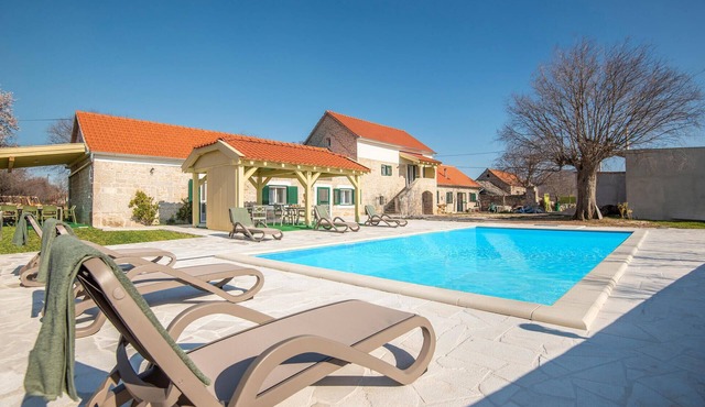 4 bedroom lovely home in Ljubotic