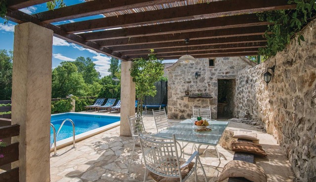 4 bedroom lovely home in Zmijavci