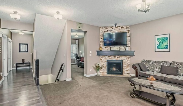 4 Bedroom Luxury Home in Panorama Hills NW - Minutes to Hwy, Airport Stampede DT