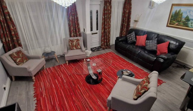 4 Bedroom Luxury Home with Garden in East London