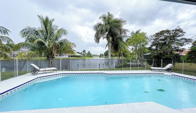 4-bedroom Luxury Modern Lake Front House in fabulous Wellington