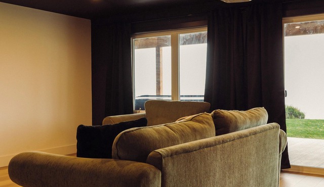 4 bedroom luxury waterfront cottage with hot tub