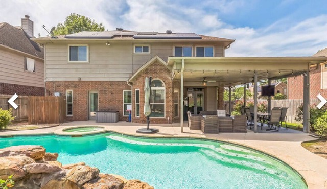 4-bedroom Midterm House In Superb Cypress with Pool & Hot Tub.