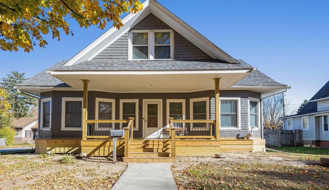 4 Bedroom Midterm Rental in La Porte - MTM Premier