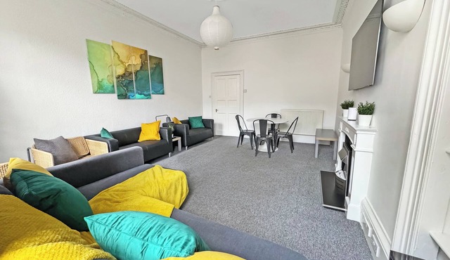 4 Bedroom Modern Spacious Apt - Edinburgh Old Town