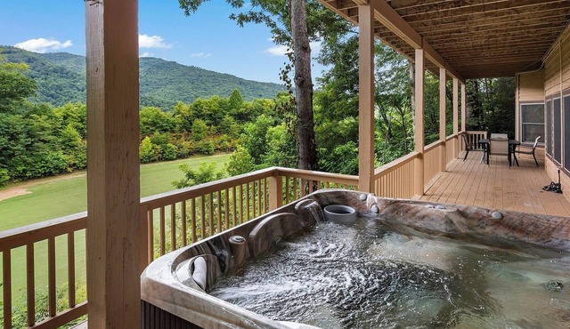 4-Bedroom Mountain House w/Golf Course View, Hot Tub, Pool Table, & Foosball!