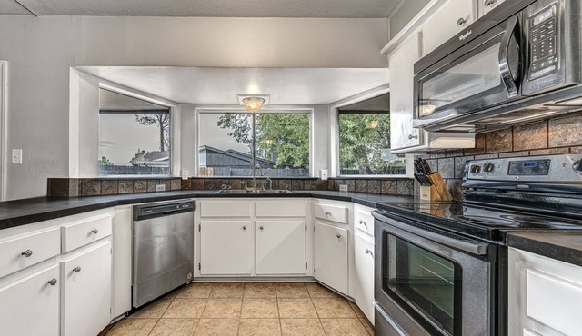 4 Bedroom Near Shopping&Eats