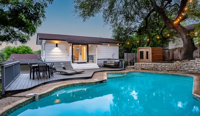 4 bedroom near SoCo with a Sauna