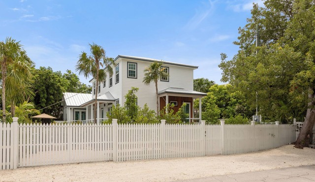 4-bedroom New Construction house with private pool in Key West