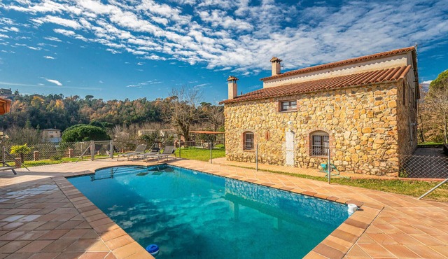 4 bedroom nice home in Riells i Viabrea