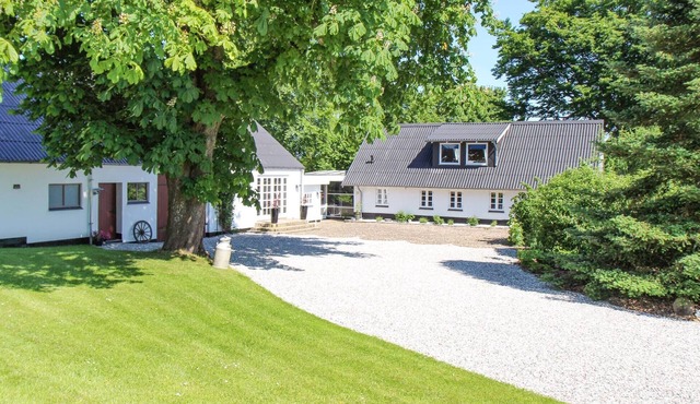 4 bedroom nice home in Ejstrupholm