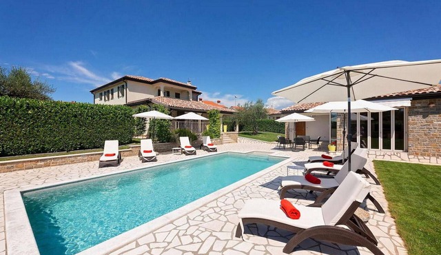 4 bedroom nice home in Buje