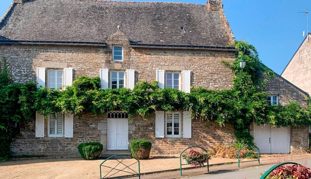 4 bedroom nice home in Trédion