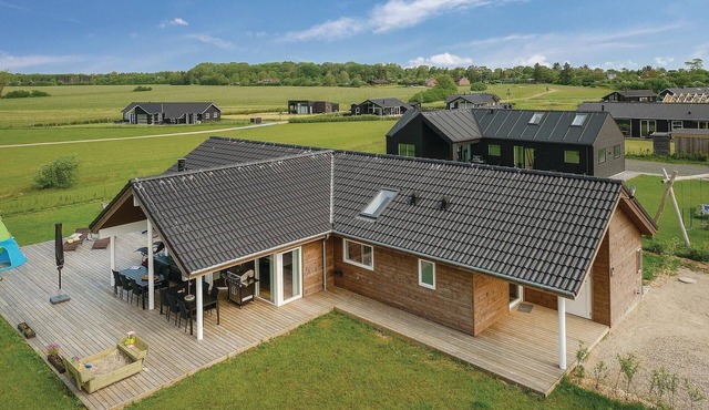 4 bedroom nice home in Odder